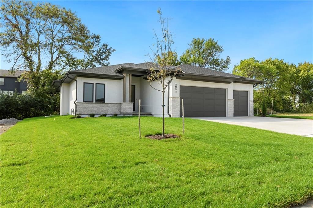 3932 SW Flintrock Drive, Lee's Summit, MO