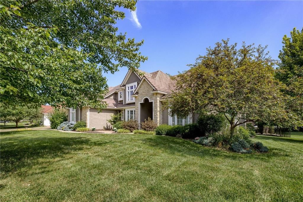 1021 SW Summit Falls Drive — photo 2