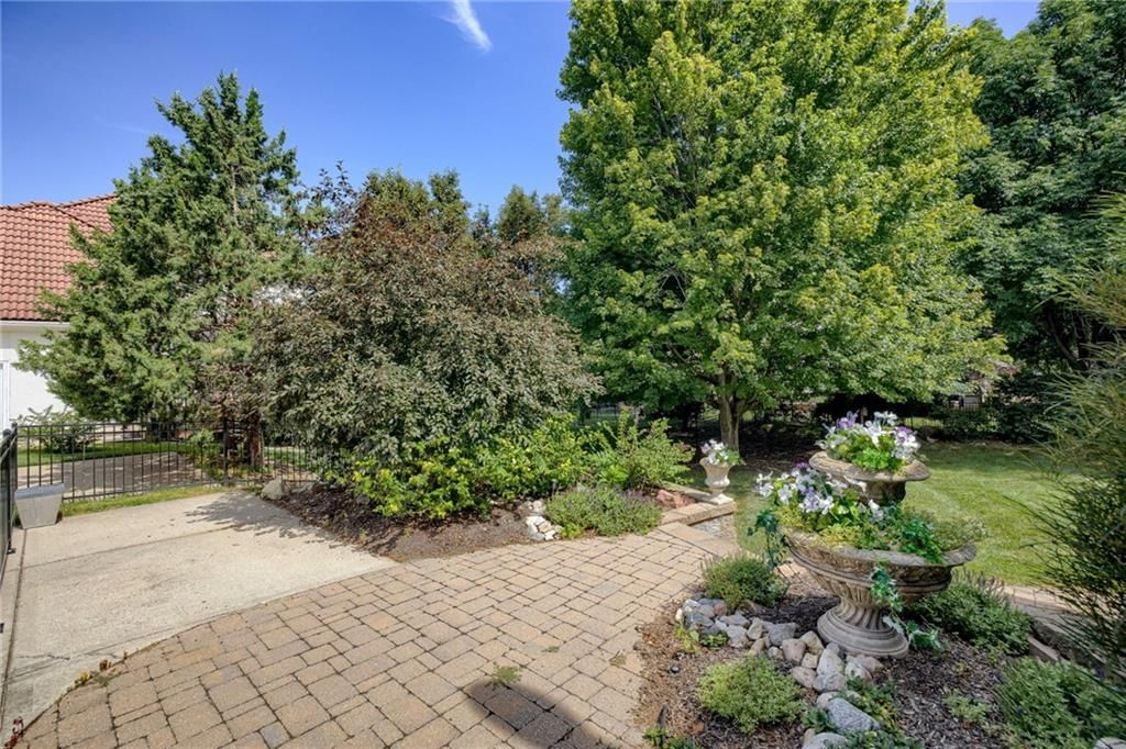 1021 SW Summit Falls Drive — photo 50