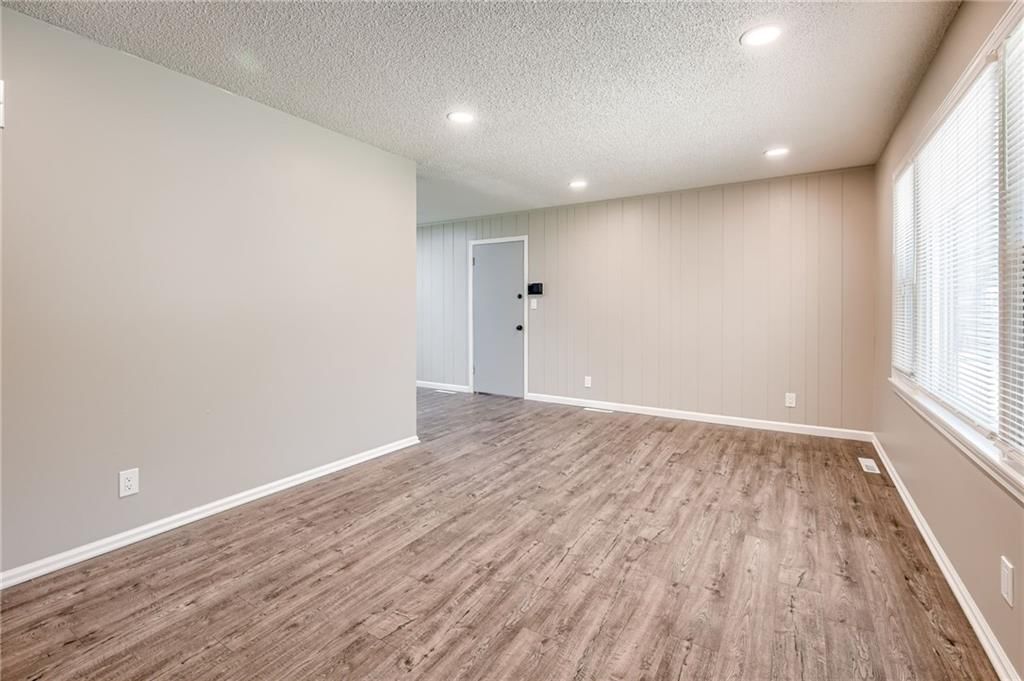 11037 Booth Avenue — photo 4