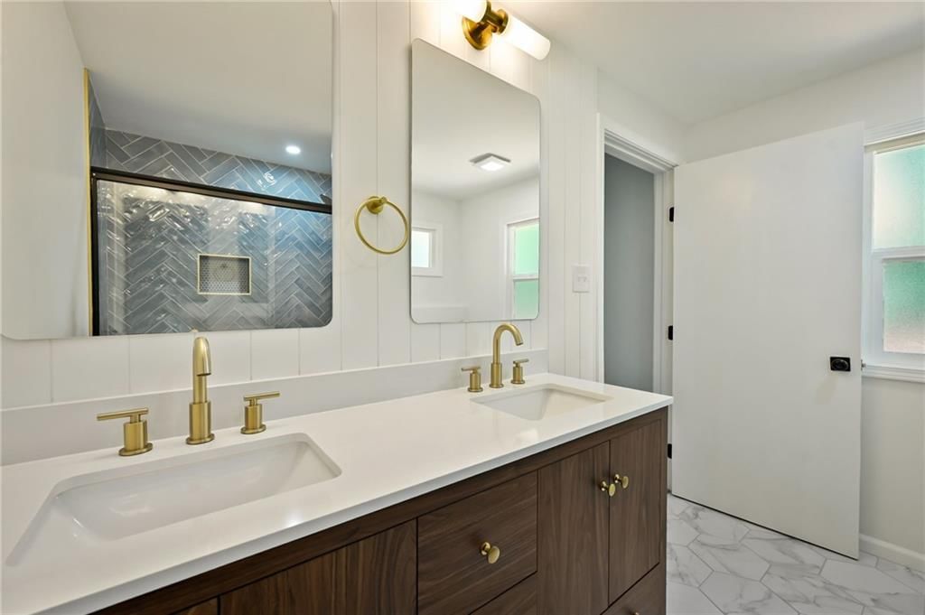 2415 E 126th Street — photo 14