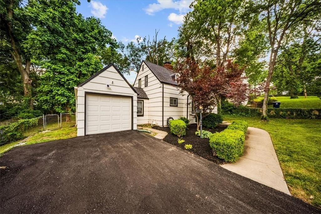 209 NE Briarcliff Parkway — photo 2