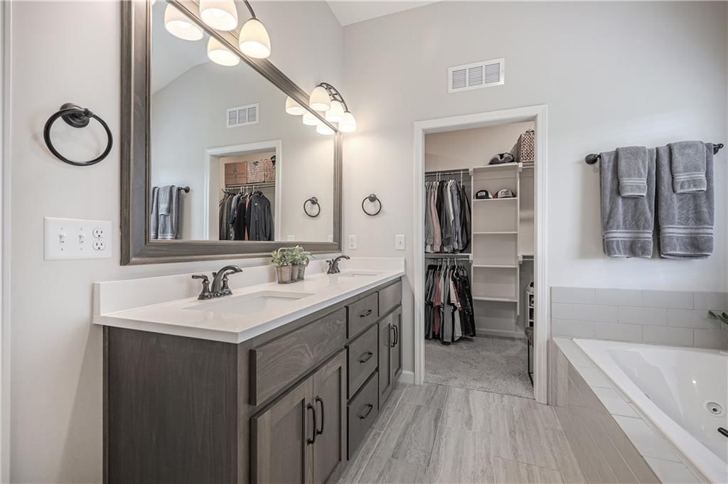 1527 SW Arbor Falls Drive — photo 24