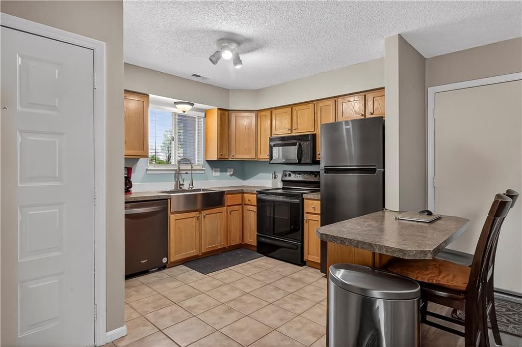 1001 Alma Drive — photo 3
