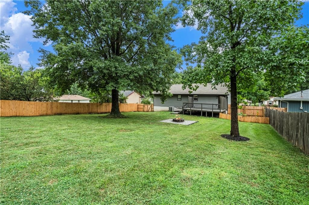 1105 N Halsey Terrace — photo 32