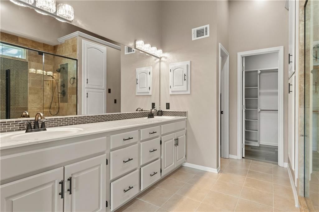 5605 NE Coral Drive — photo 36