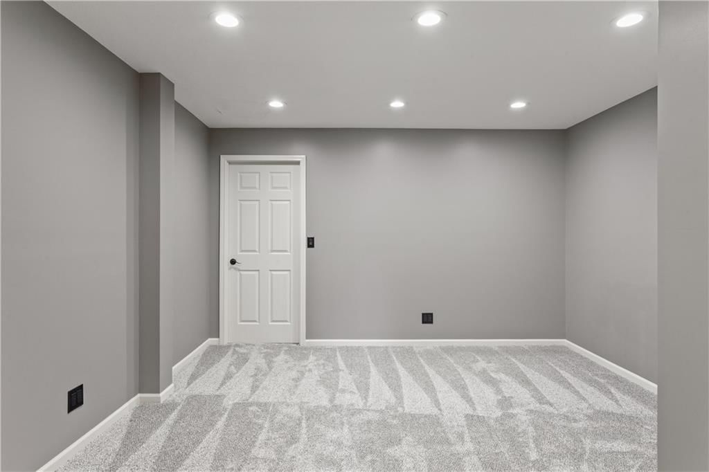5605 NE Coral Drive — photo 49