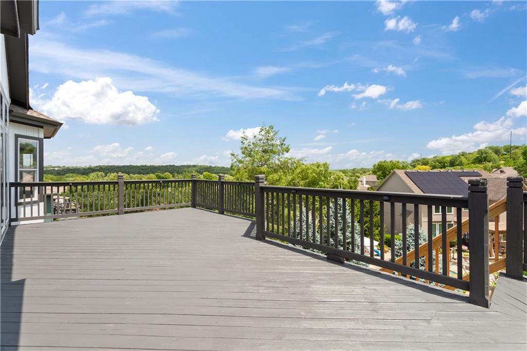 5605 NE Coral Drive — photo 9