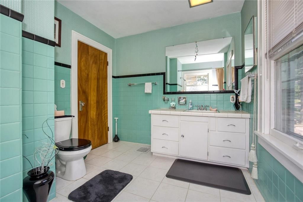 1325 W 50 Street — photo 21