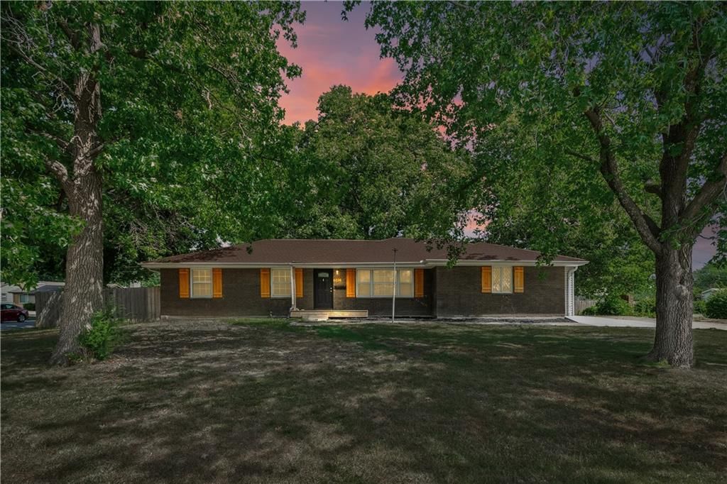 840 W Larkspur Street — photo 2