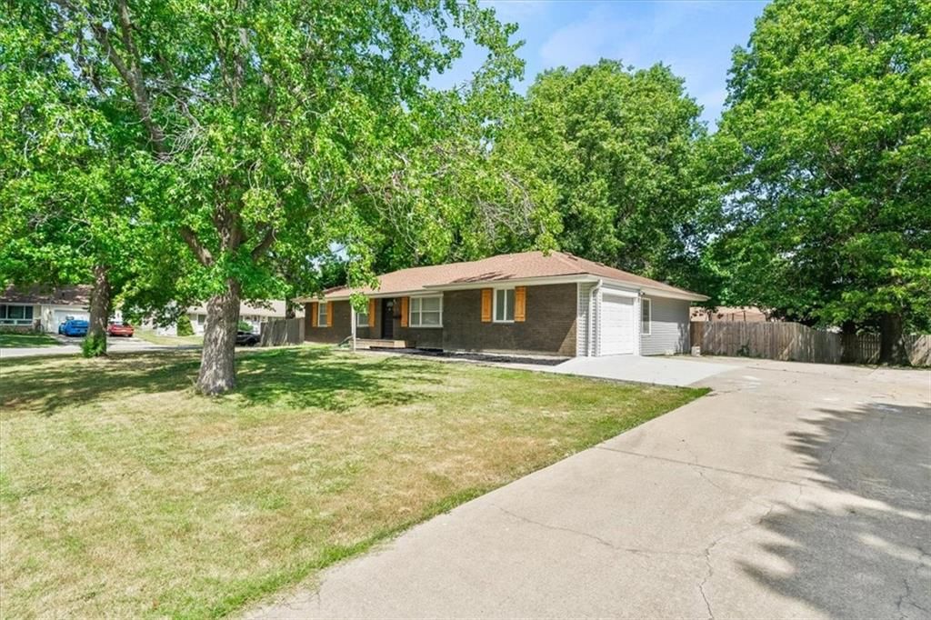 840 W Larkspur Street — photo 27