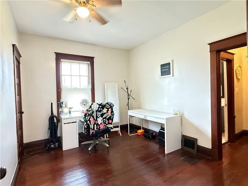910 N Lynn Street — photo 12