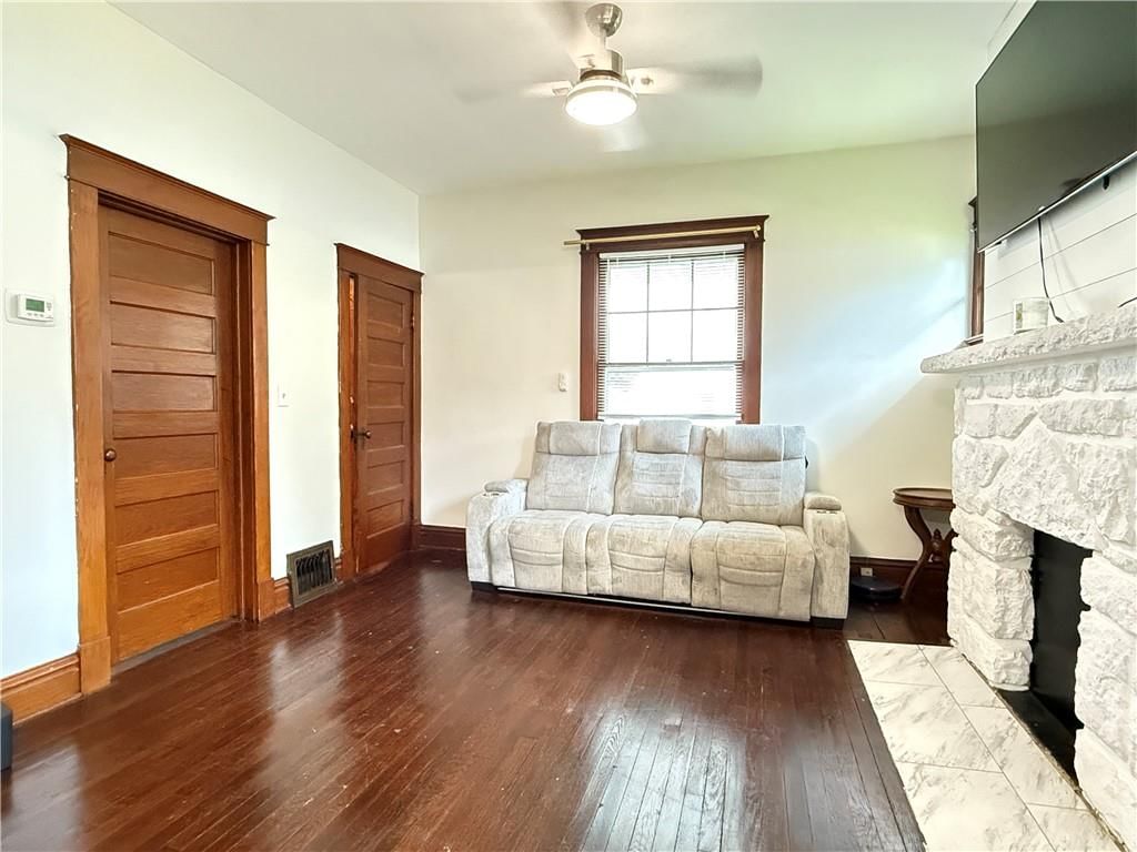 910 N Lynn Street — photo 4