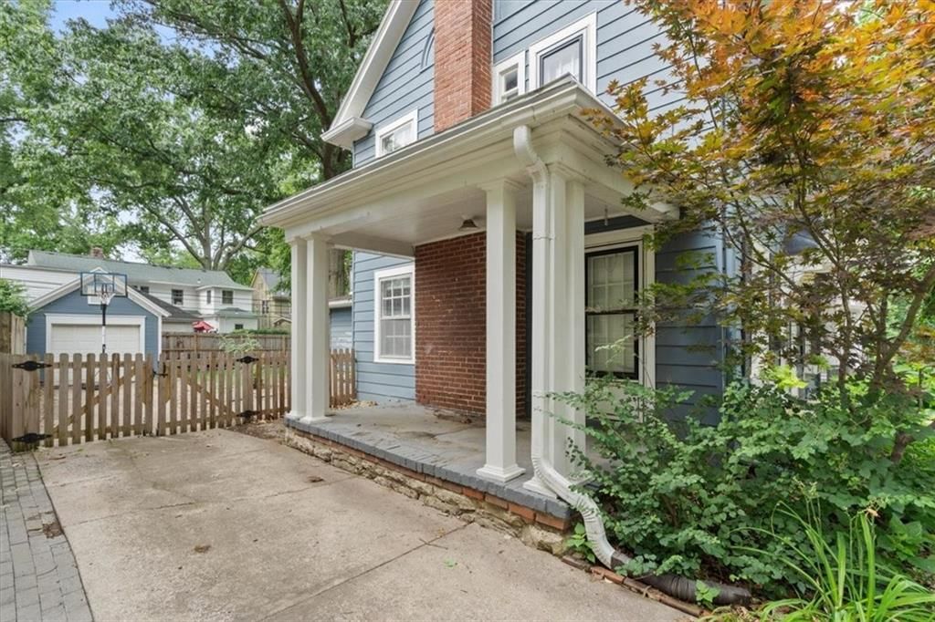 15 E 68th Terrace — photo 25