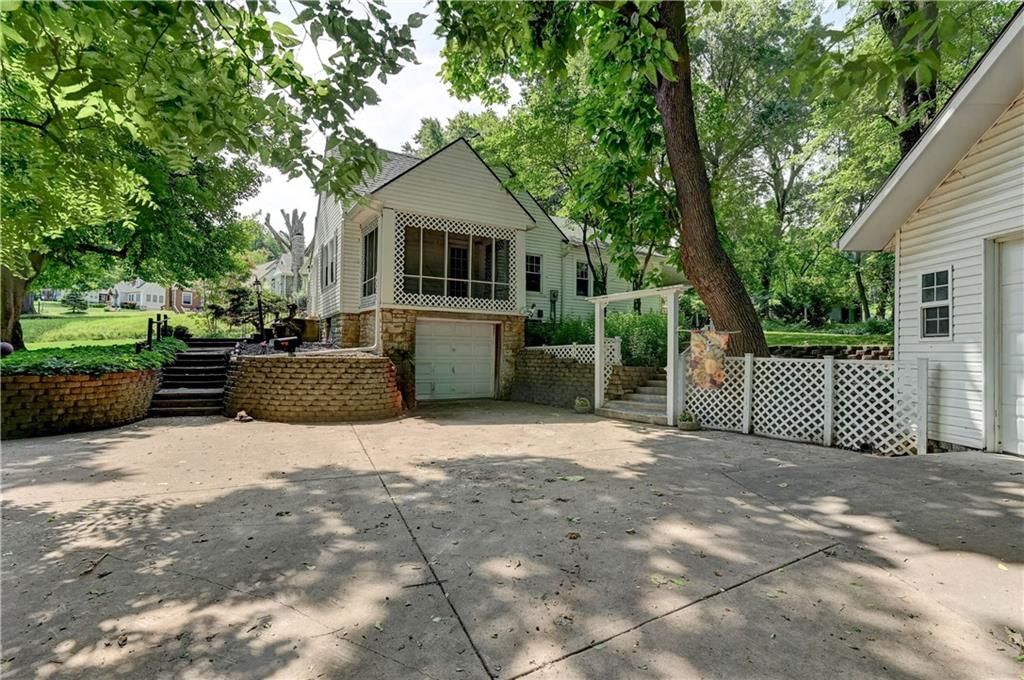 845 W 30th Street — photo 24