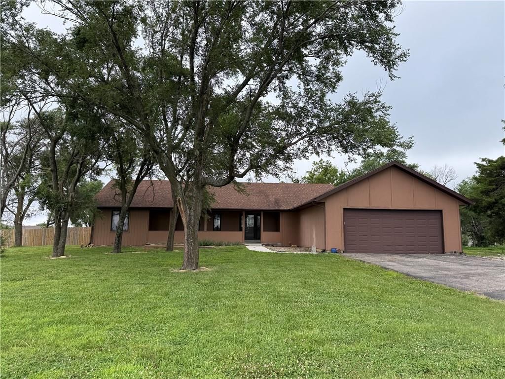 1011 N Arrowhead Drive — photo 1