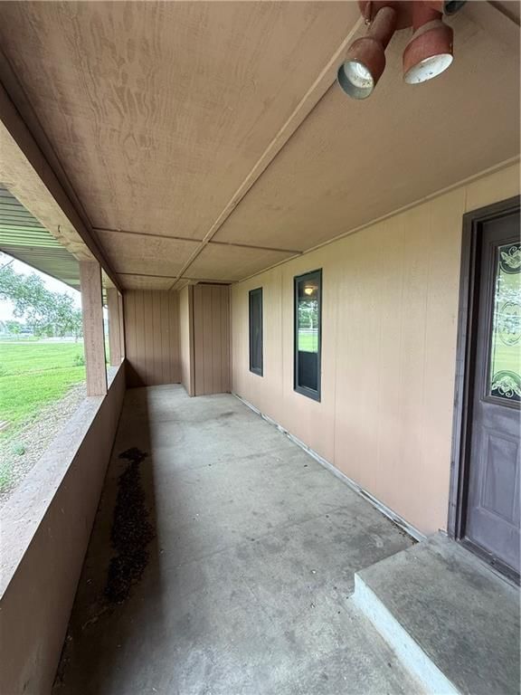 1011 N Arrowhead Drive — photo 3