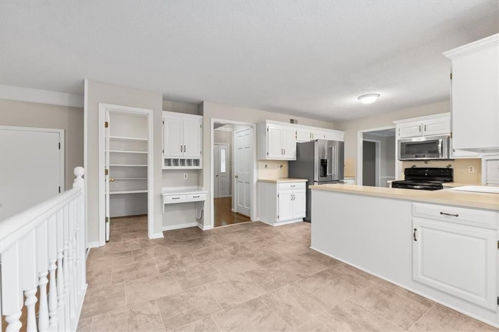 13942 W 113th Street — photo 9