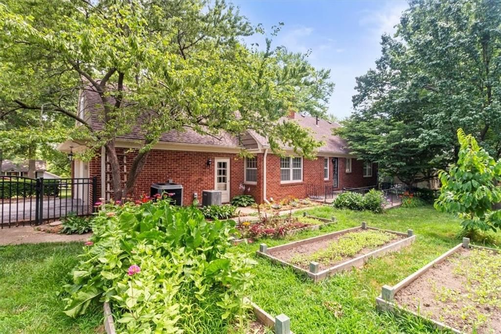 801 E Manor Road — photo 32