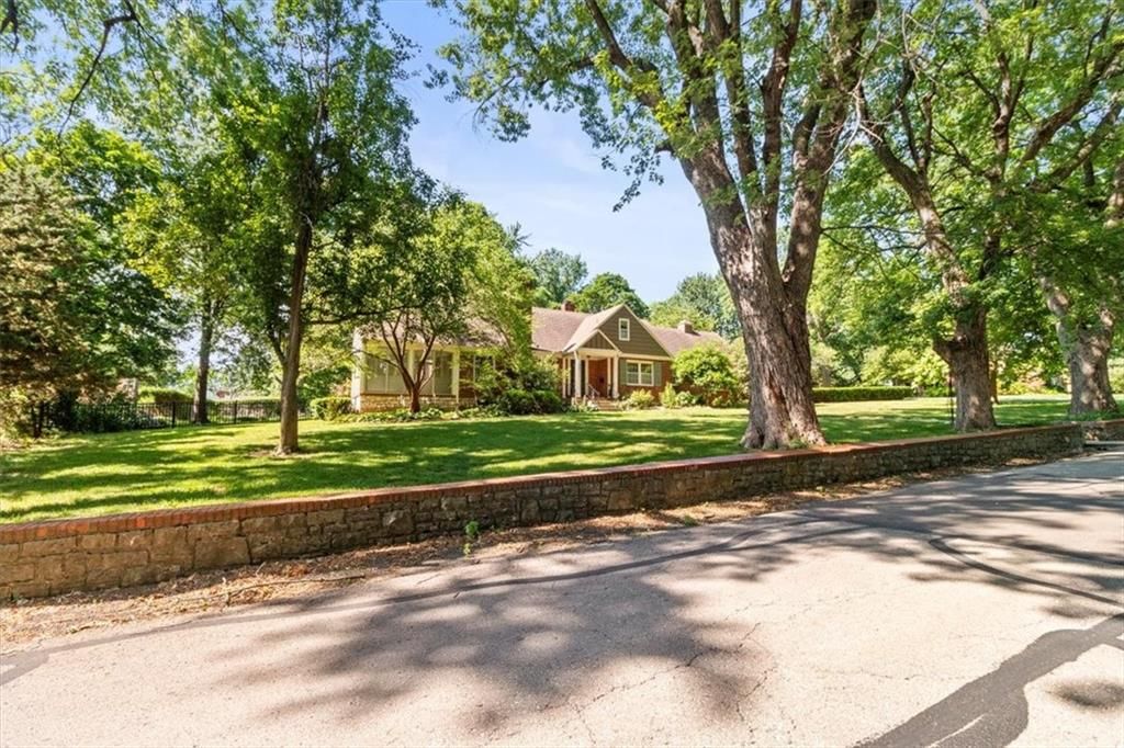 801 E Manor Road — photo 36