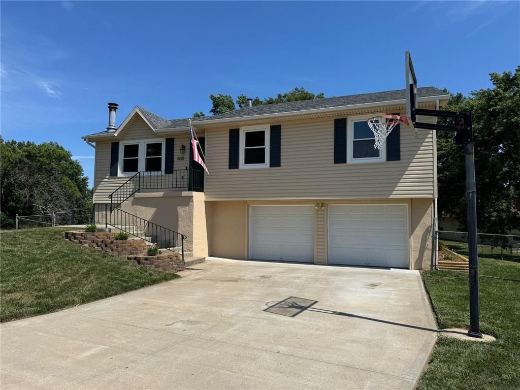 808 Britany Drive — photo 2