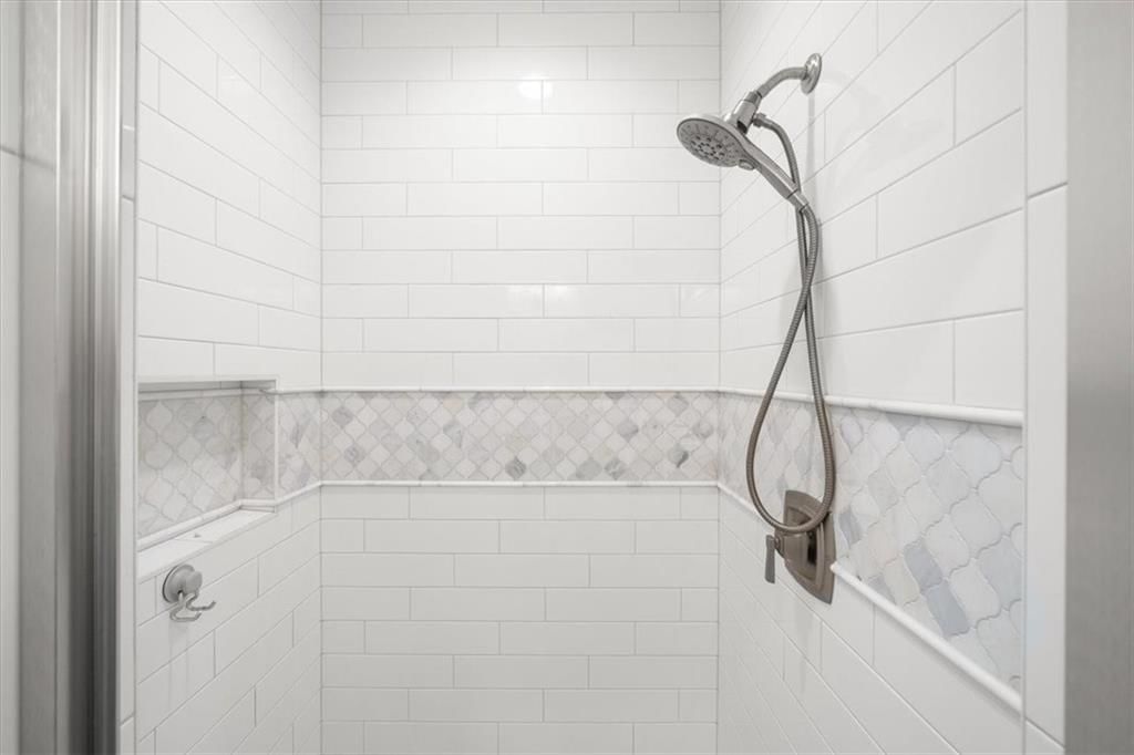 10709 N Bell Street — photo 24