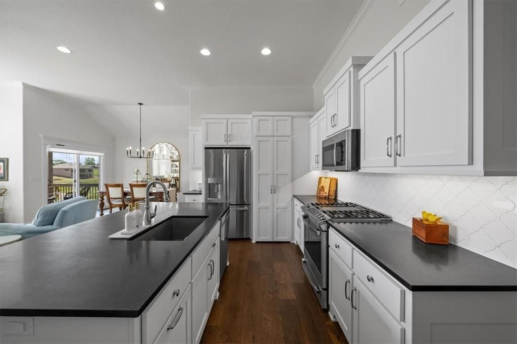 10709 N Bell Street — photo 8