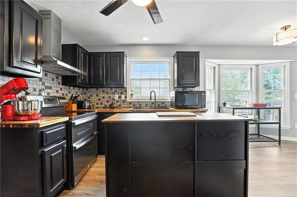 Photo 11 of 40 - 16116 W 126th Street