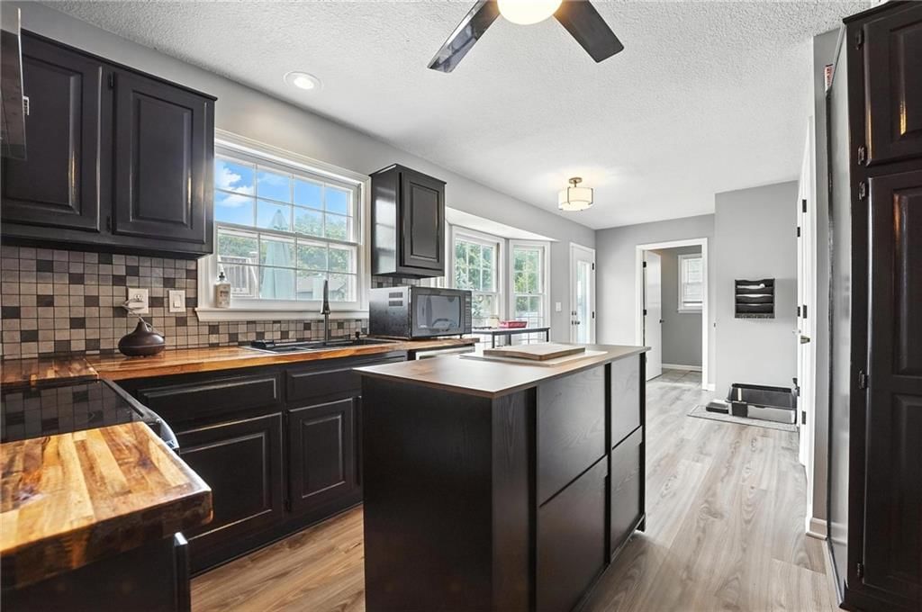 Photo 12 of 40 - 16116 W 126th Street