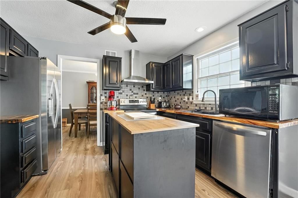 Photo 13 of 40 - 16116 W 126th Street