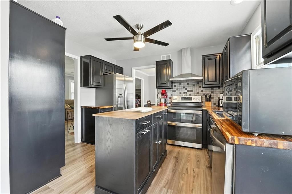 Photo 14 of 40 - 16116 W 126th Street