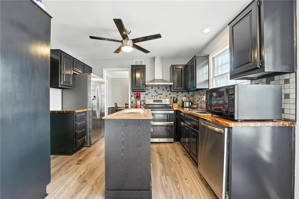 Photo 15 of 40 - 16116 W 126th Street