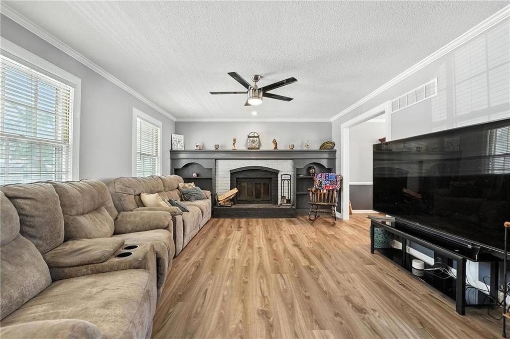 Photo 7 of 40 - 16116 W 126th Street