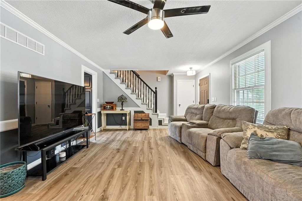 Photo 8 of 40 - 16116 W 126th Street