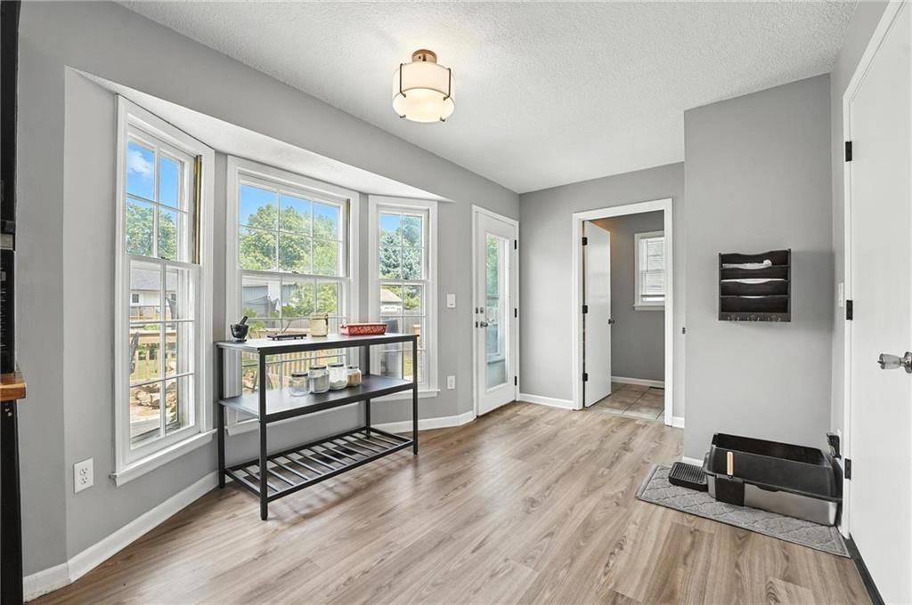 Photo 9 of 40 - 16116 W 126th Street
