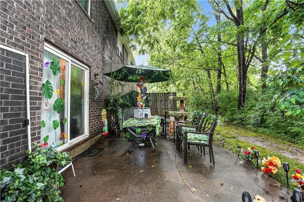 5709-5711 NW Hillside Drive — photo 3