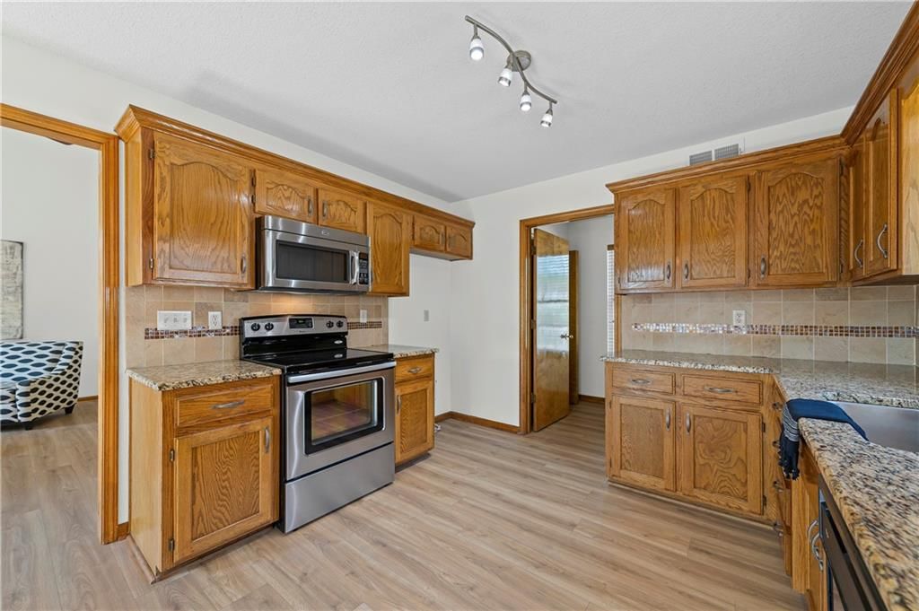 215 Pinetree Drive — photo 12