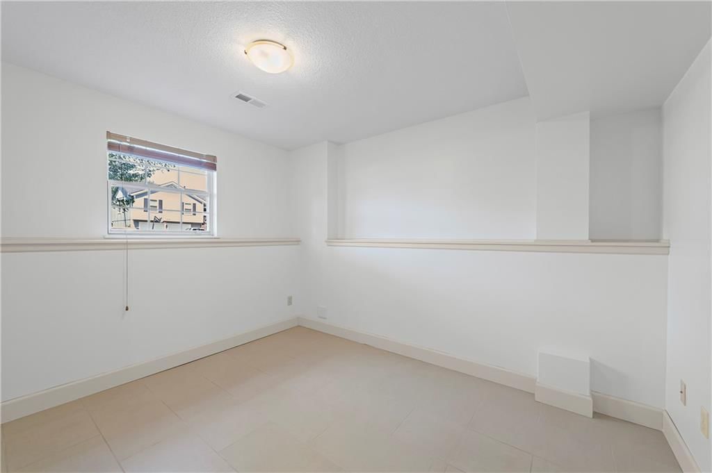 215 Pinetree Drive — photo 27