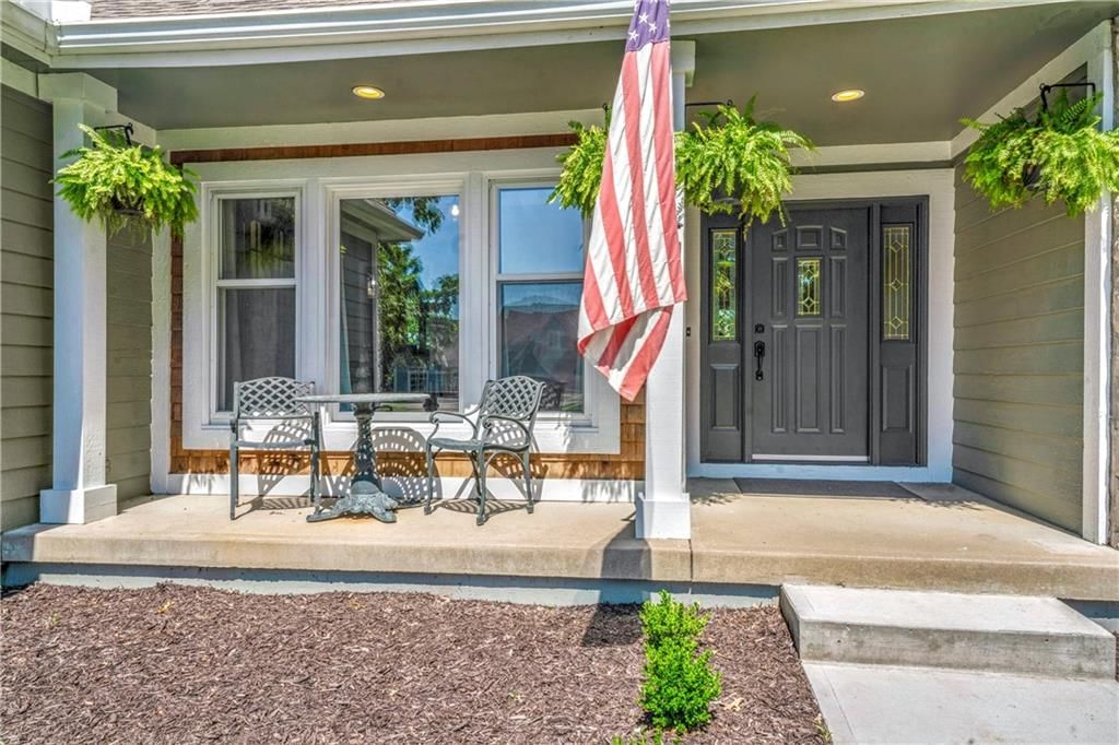 207 Sugarland Drive — photo 2