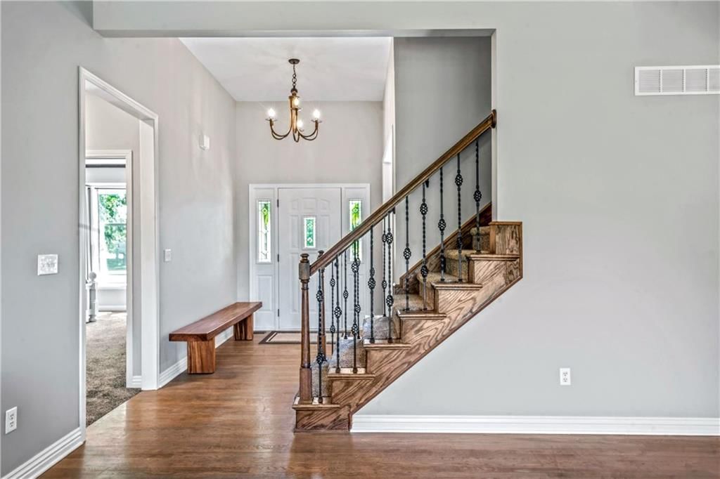 207 Sugarland Drive — photo 3