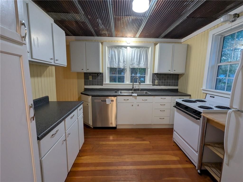616 S Barrett Avenue — photo 5