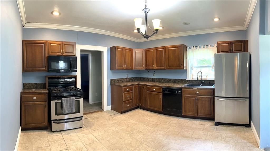 108 W Main Street — photo 10
