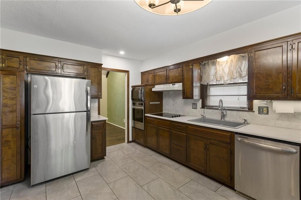 10025 Mastin Drive — photo 17