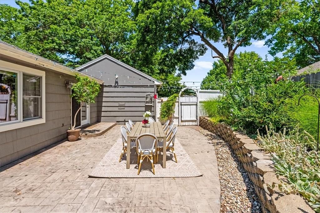 6601 W 65th Terrace — photo 38