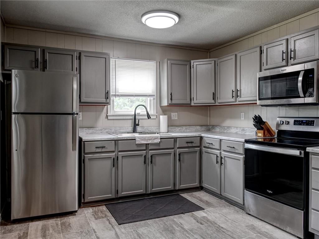 715 N Warren Street — photo 17