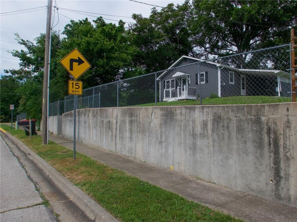 715 N Warren Street — photo 53