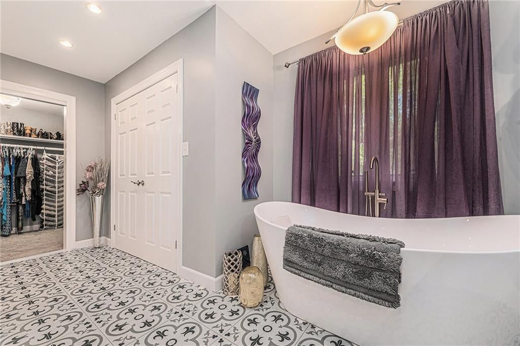 807 NW Bent Tree Drive — photo 16