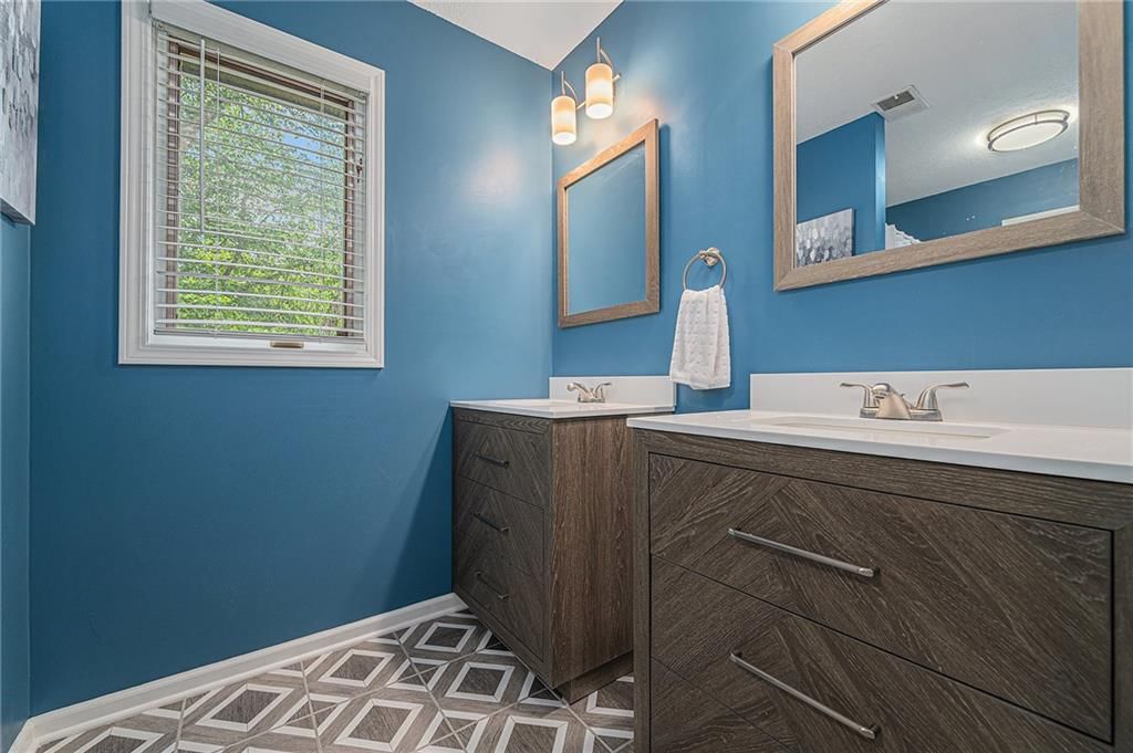 807 NW Bent Tree Drive — photo 21