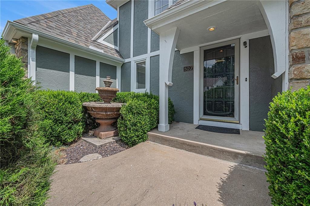 807 NW Bent Tree Drive — photo 4
