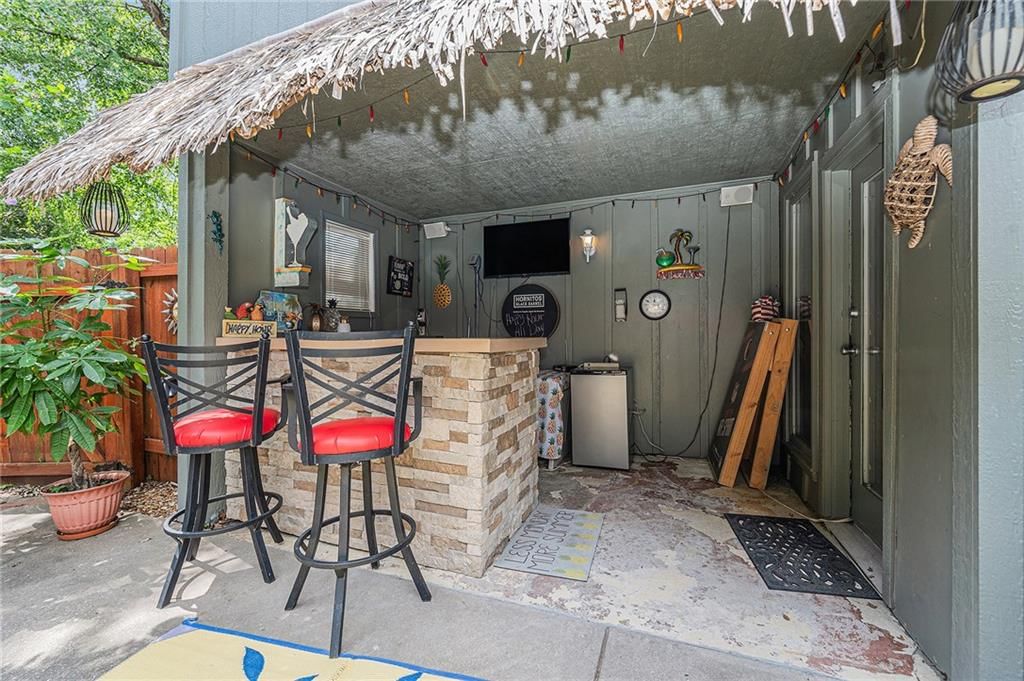 807 NW Bent Tree Drive — photo 32